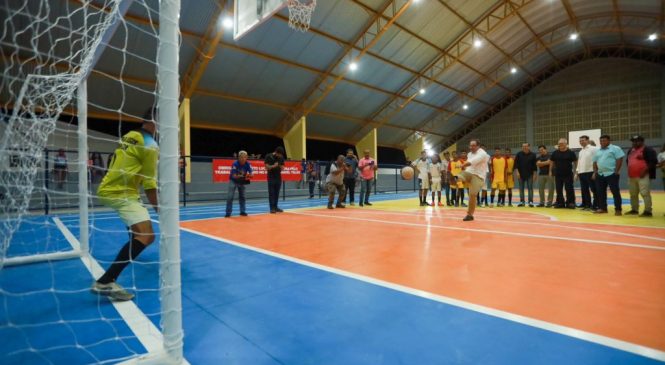 Prefeito Luciano Barbosa entrega ginásio poliesportivo no Manoel Teles