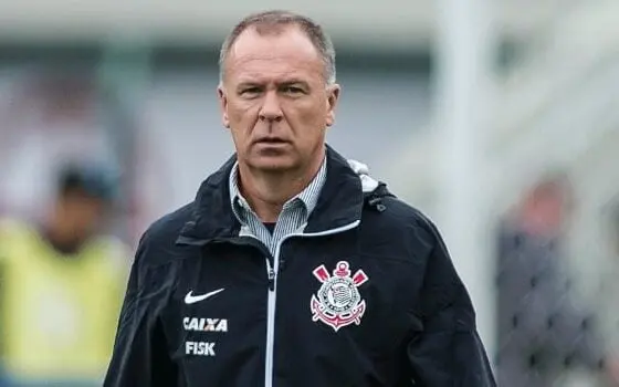 Corinthians fecha com Mano Menezes um dia após demitir Luxemburgo