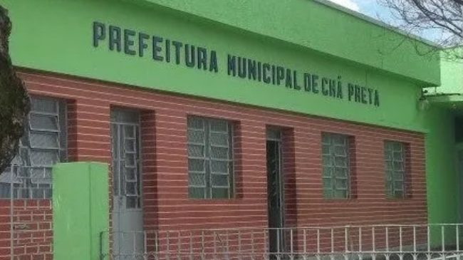 Prefeito de Chã Preta é condenado a entregar decreto que autorizou mudança de sede