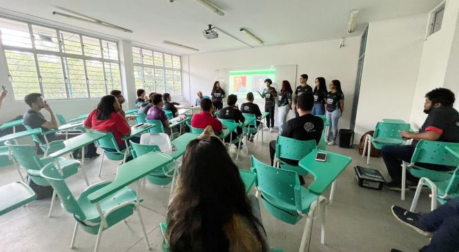 Estudantes da Escola Sesi Cambona trocam experiências com alunos da Ufal