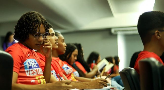 Primeiro domingo do Educar é Massa capacita alunos e ex-alunos da rede pública para o ENEM