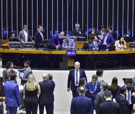 Impressionante é o silêncio dos líderes do Congresso: Será que só pensam em orçamento secreto?