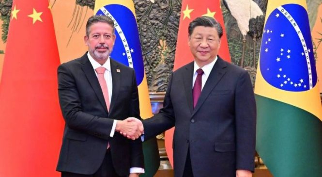 Lira e Xi Jinping se reúnem em Pequim e discutem maior cooperação entre Brasil e China