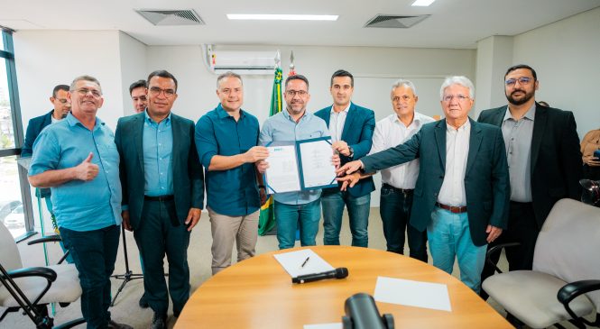 Dantas e Renan Filho assinam convênio para revitalização de 162 km de rodovias