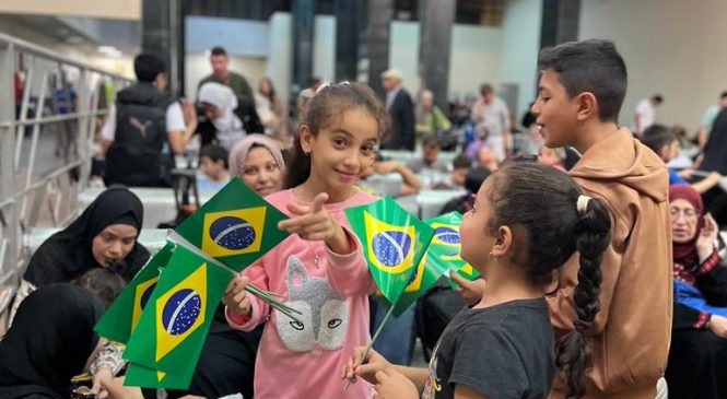 Brasileiros repatriados de Gaza chegam nesta segunda em Brasília