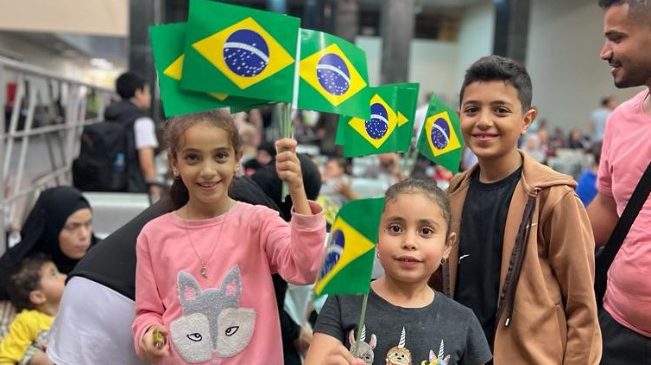 Após um mês de impasse, brasileiros finalmente deixam a Faixa de Gaza