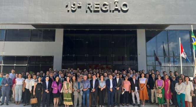 OAB Alagoas promove ato público no TRT em defesa da advocacia alagoana