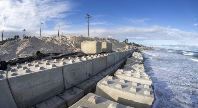 JHC anuncia avanço da obra de contenção da orla do Pontal