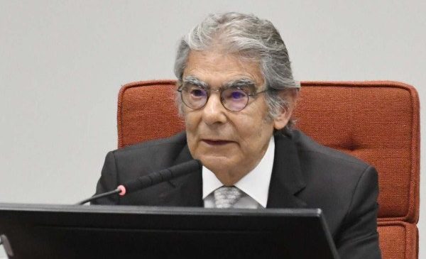 Ministro Ayres de Brito: ‘O ódio está à espreita na democracia brasileira’