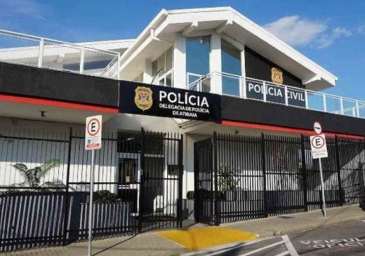 Mulher traída corta pênis do marido, joga na privada e aperta a descarga