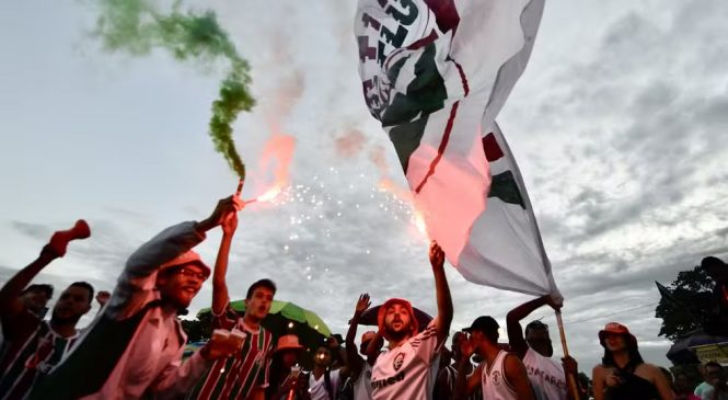 Fluminense embarca para a disputa do Mundial com festa da torcida