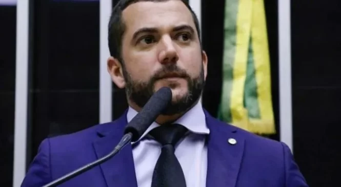 PF faz busca e apreensões no gabinete do deputado federal Carlos Jordy