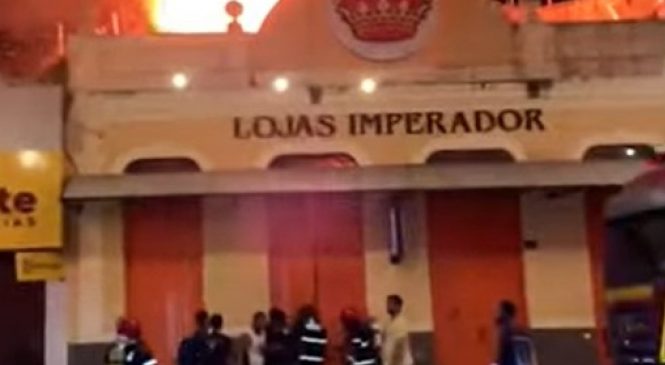 Incêndio destrói parcialmente Lojas Imperador no Centro de Maceió