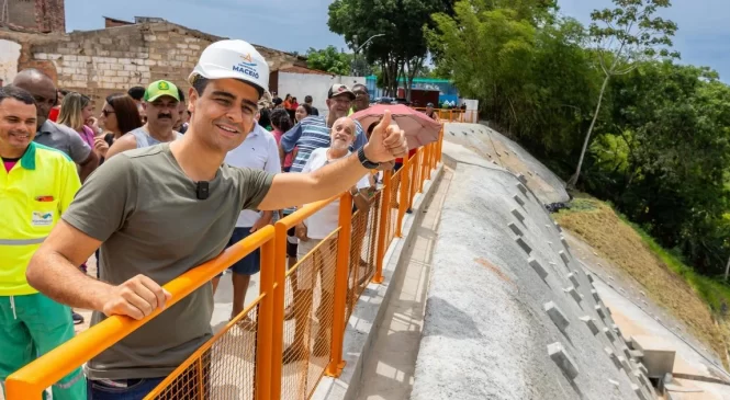 Prefeito JHC entrega HC, entrega obra esperada há 30 anos pelos moradores do Conjunto Morada Palmares.