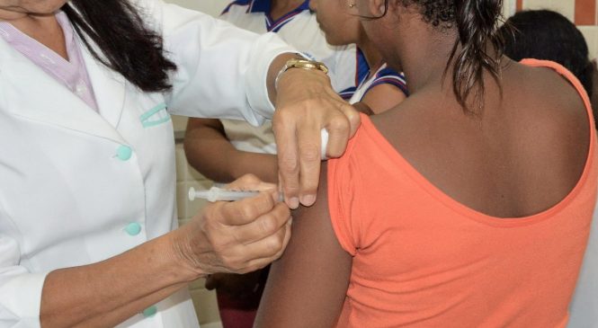 Sesau alerta sobre importância da segunda dose da vacina contra HPV