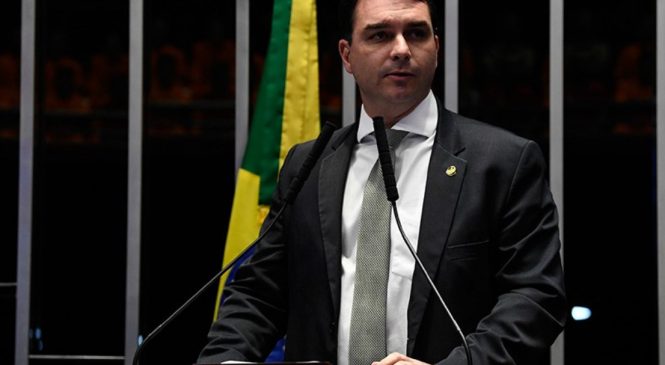 Após Senado aprovar fim da “saidinha”, Flávio Bolsonaro quer redução da maioridade penal