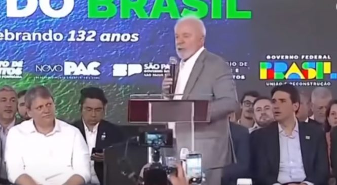 Lula defende e elogia Tarcísio, que foi vaiado em evento com o presidente