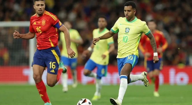 Brasil e Espanha empatam em amistoso de seis gols e arbitragem polêmica