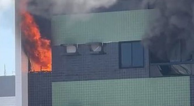 Carregador de celular teria provocado incêndio em apartamento na Ponta Verde