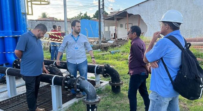 Técnicos acompanham reparação em reservatório de água que se rompeu em Piaçabuçu