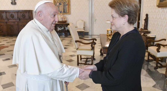 ‘Que prazer revê-la”, disse Papa Francisco em reencontro do Dilma Rousseff, no Vaticano