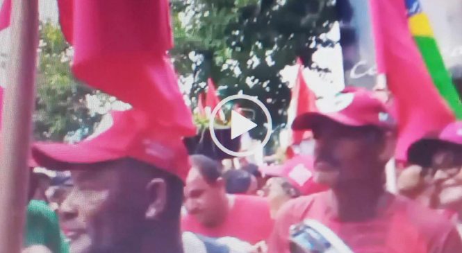 Vídeo: Sem terra fazem lavagem do Incra com sal grosso após demissão de César Lira