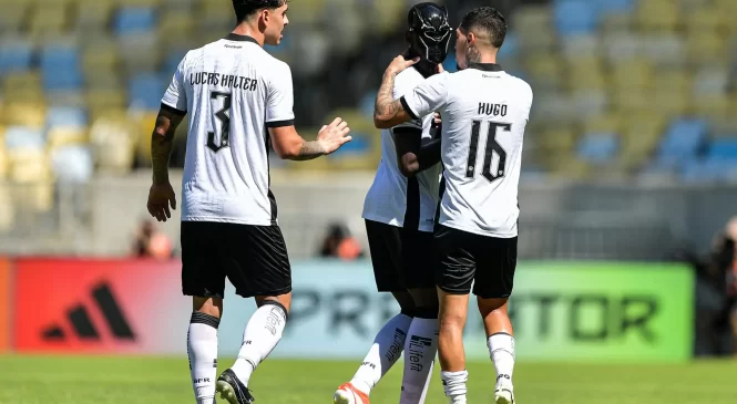 Botafogo vence o Flamengo no Maracanã e assume a liderança do Brasileirão