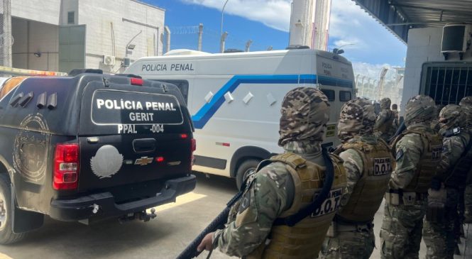 Policiais penais transferem presos perigosos do Agreste para Maceió