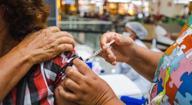 Vacinação contra a Covid-19 com a Pfizer Bivalente é suspensa em Maceió
