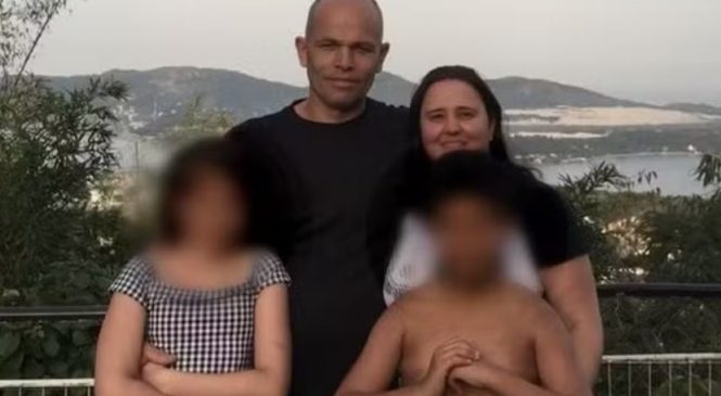 Jovem que matou a família almoçou ao lado de corpo e esfaqueou mãe morta