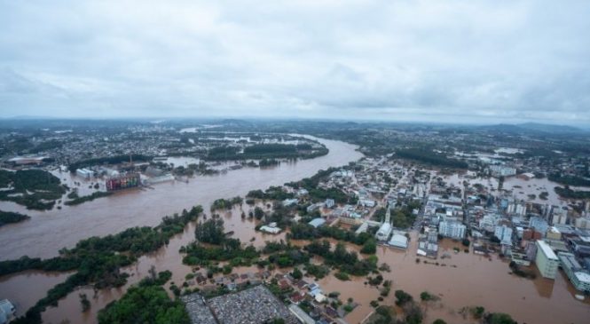 Deputados pedem adiamento do “Enem dos Concursos” e cobram apoio às vítimas de enchentes