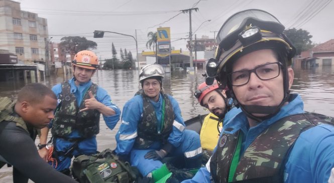 Socorristas do Salva Mais Alagoas prestam assistência aos atingidos pelas enchentes do RS