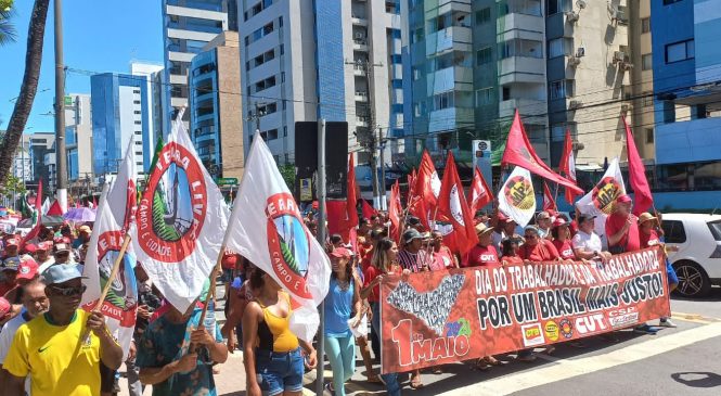 Dia do Trabalhador é comemorado com caminhada das centrais sindicais na orla de Maceió