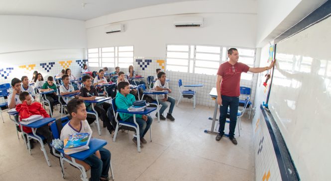 Governo de Alagoas paga retroativo do Piso Nacional da Educação para 2.745 professores