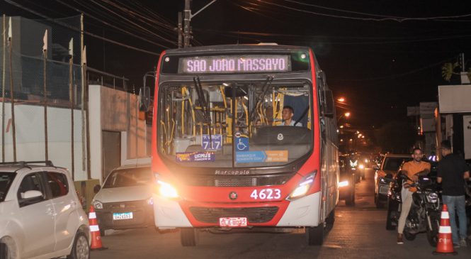 Moradores da parte alta curtem o São João Massayó com ônibus de graça até o Jaraguá