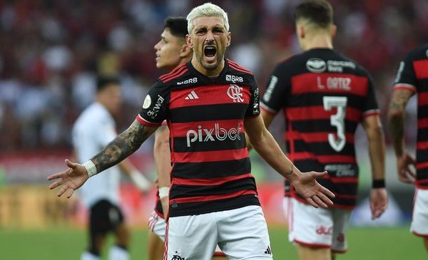 Fla vence o Atlético-GO no Maracanã e assume a liderança do Brasileirão