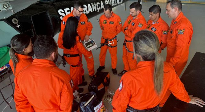 Samu realiza curso de preparação de socorristas para atuar em aeronaves