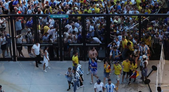 Argentina é campeã em torneio com organização desastrosa e que foi ensaio para Copa do Mundo