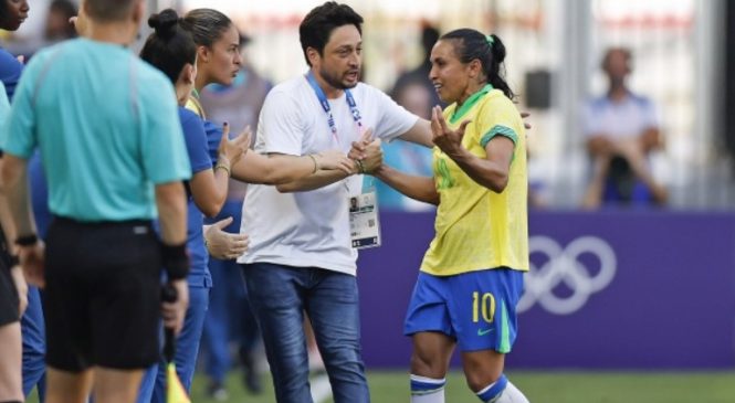 Seleção Feminina perde para a Espanha, mas avança para mata-mata com 3º lugar