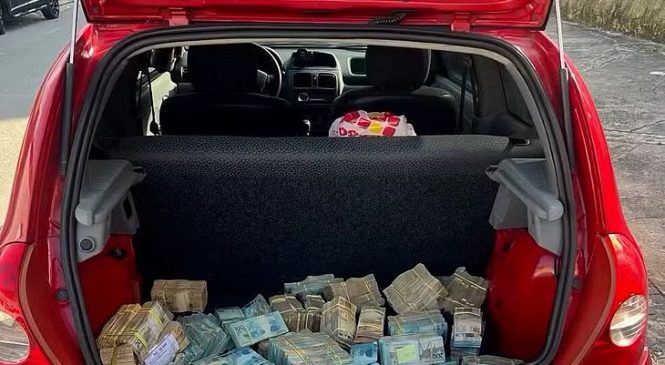 De quem é? PMs apreendem carro abandonado com um milhão de reais no porta-malas