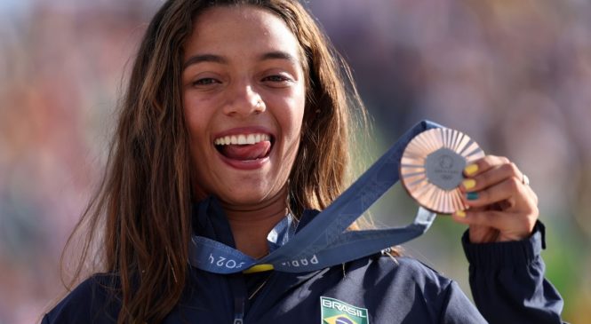 Rayssa Leal conquista medalha de bronze no skate street feminino