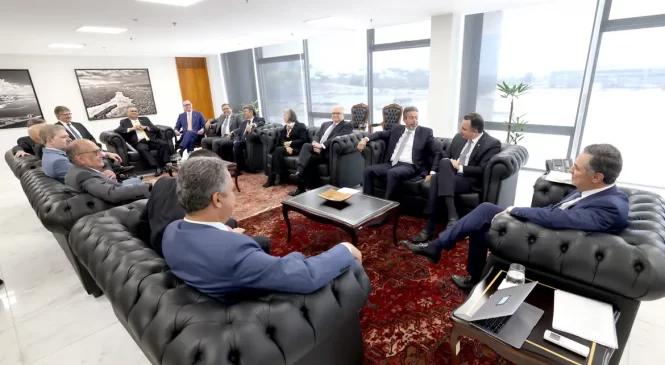 Congresso reforça semipresidencialismo na reunião dos 3 Poderes