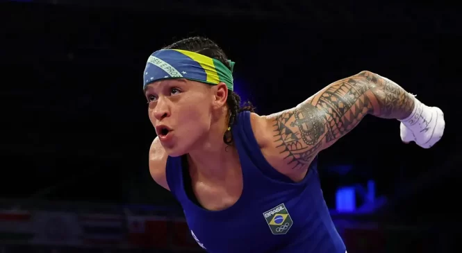 Bia Ferreira vence mais uma e garante ao menos o bronze em Paris