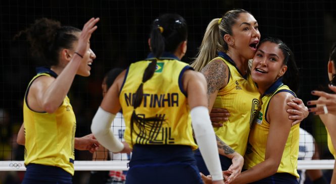 Brasil perde para Estados Unidos e vai disputar bronze no volei