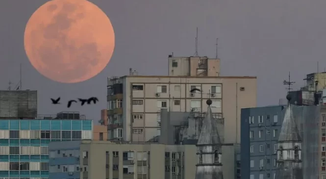 Prepara-se para o espetáculo da superlua azul nesta segunda-feira