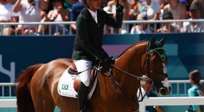 Em dia histórico, Brasil põe dois na final do hipismo em Paris 2024