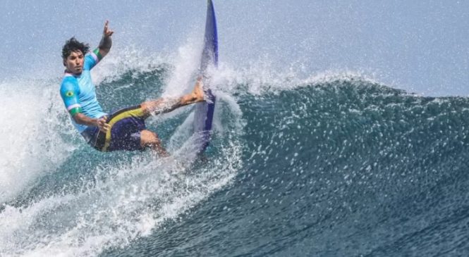 Sem onda nas semi-finais, Medina conquista o bronze no surfe