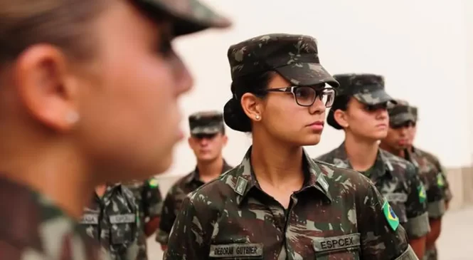 Mulheres agora poderão se alistar no serviço militar aos 18 anos