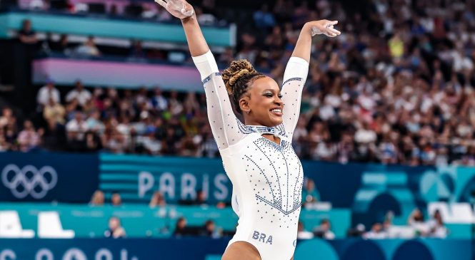 Rebeca Andrade é prata no salto e iguala Torben e Scheidt com cinco medalhas