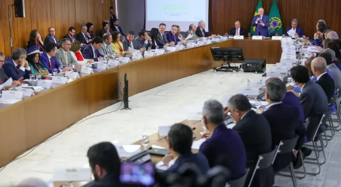 Lula orienta ministros a não criarem novos programas